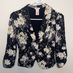 Candie’s cute cropped jacket